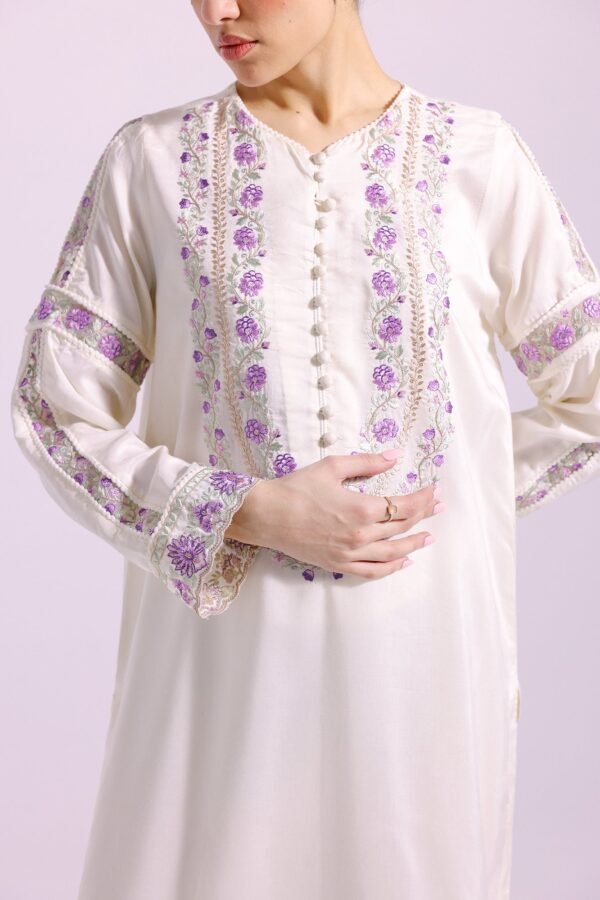 Ethnic
Embroidered Suit E2111/103/001 Ready To Wear