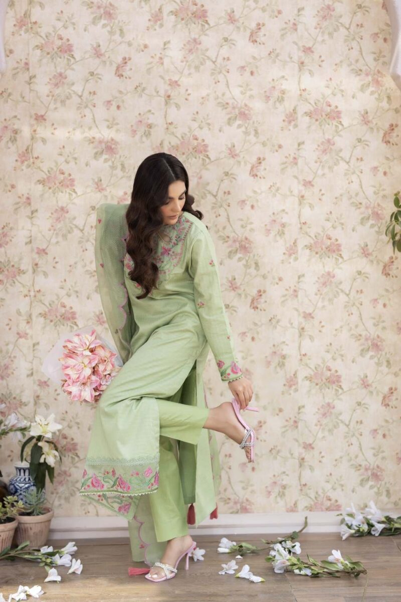 La Rosaa Spring Lss-24-02 Green Spring Summer Embroidered Lawn Stitched Collection 2024