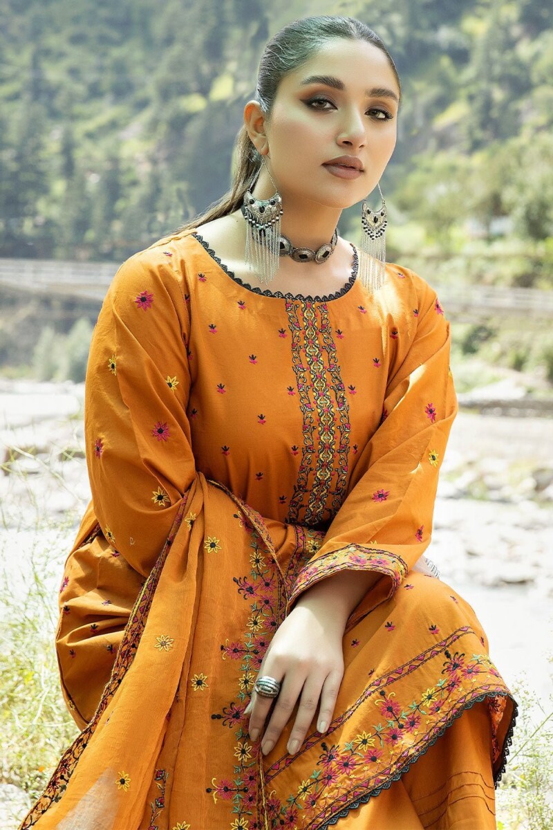 product Safwa Clara Premium Caa-03 Premium Embroidered Cotton Lawn Collection 2024