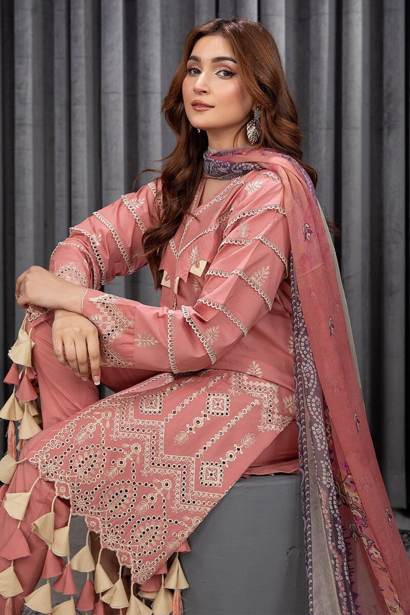 product Safwa Roma Premium Roc-04 Premium Embroidered Lawn 3pc Suit Collection 2024