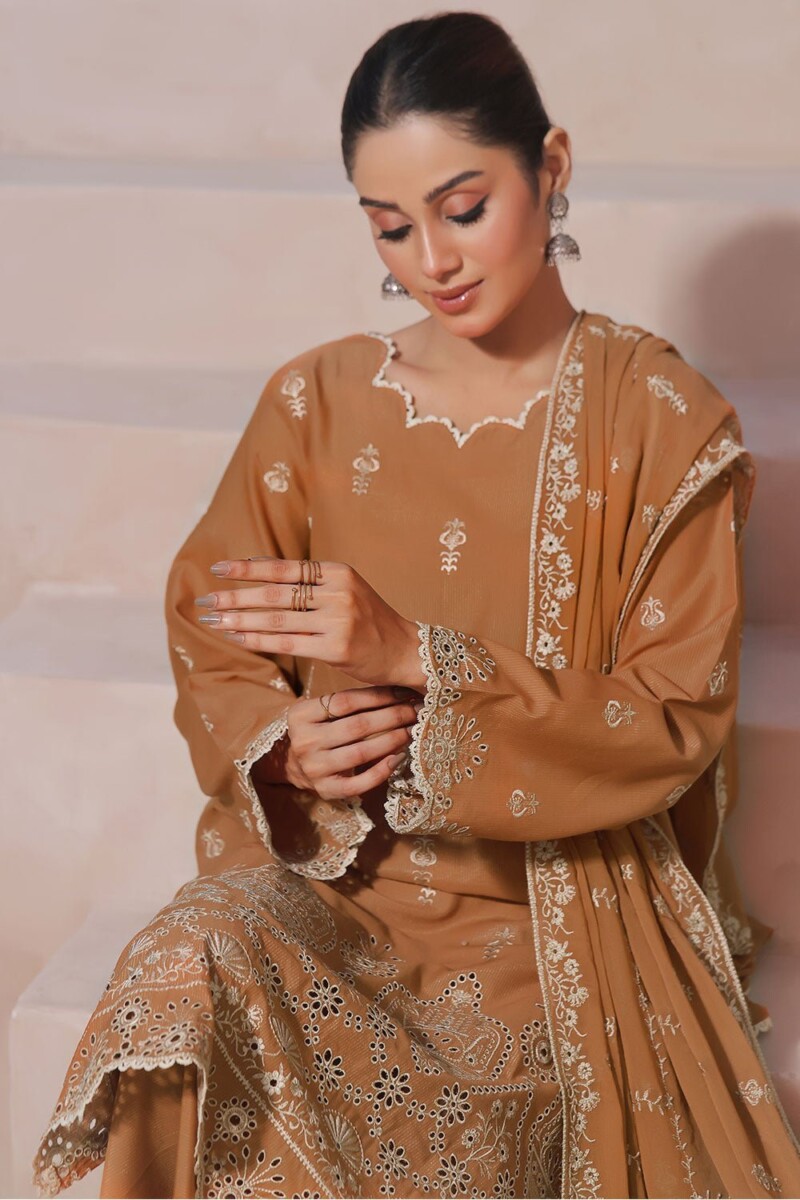 product Safwa Aura Masuri Premium Suc-06 Masuri Premium Embroidered 3pc Collection 2024