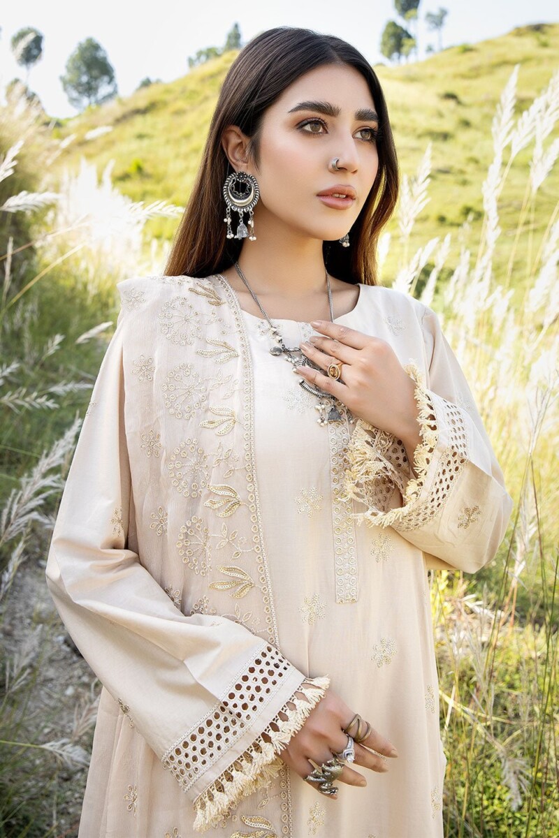 product Safwa Clara Premium Caa-01 Premium Embroidered Cotton Lawn Collection 2024