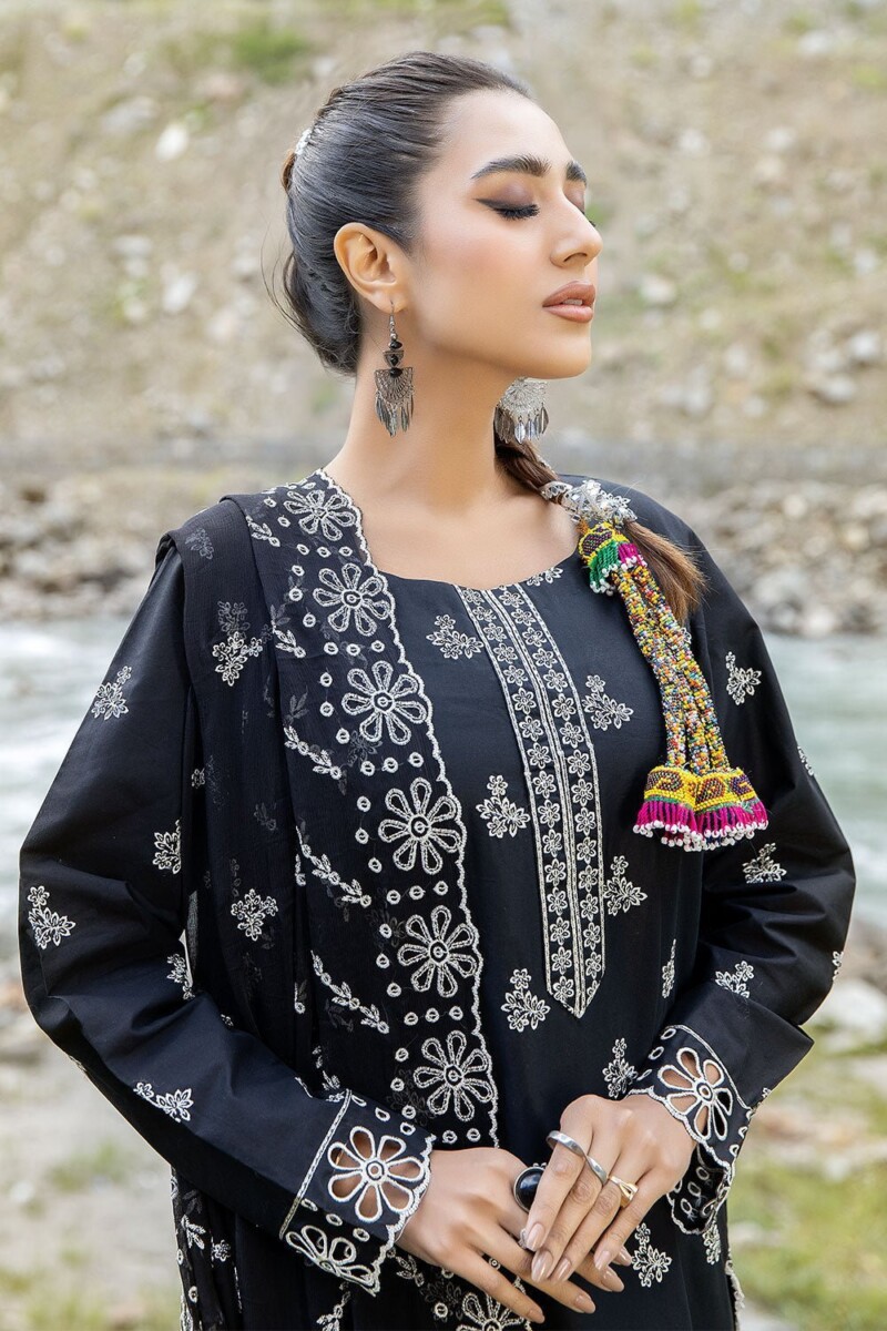 product Safwa Clara Premium Caa-08 Premium Embroidered Cotton Lawn Collection 2024