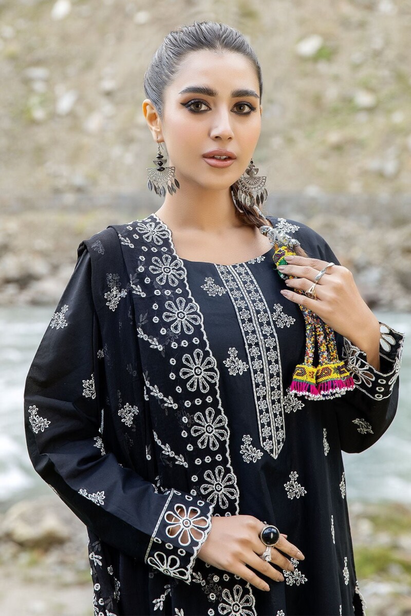 product Safwa Clara Premium Caa-08 Premium Embroidered Cotton Lawn Collection 2024