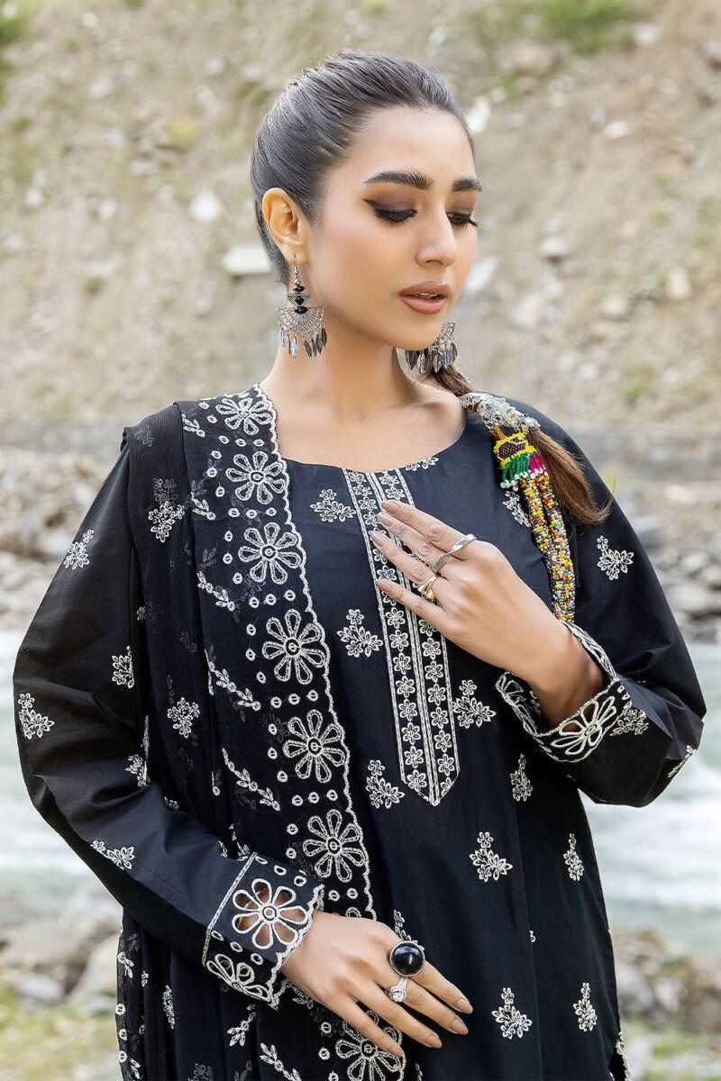 product Safwa Clara Premium Caa-08 Premium Embroidered Cotton Lawn Collection 2024