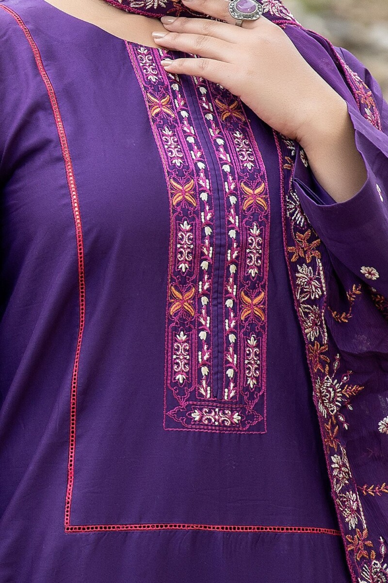 product Safwa Clara Premium Caa-10 Premium Embroidered Cotton Lawn Collection 2024