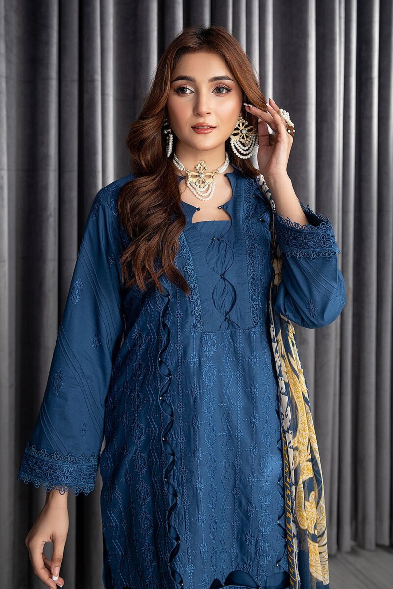 product Safwa Roma Premium Roc-18 Premium Embroidered Lawn 3pc Suit Collection 2024