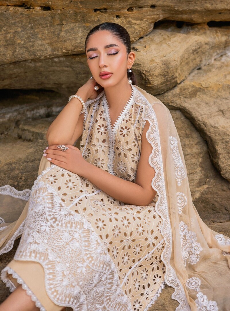 product Zainab Chottani D-07b Motia Embroidered Chikankari Lawn 3pc Suit Collection 2024