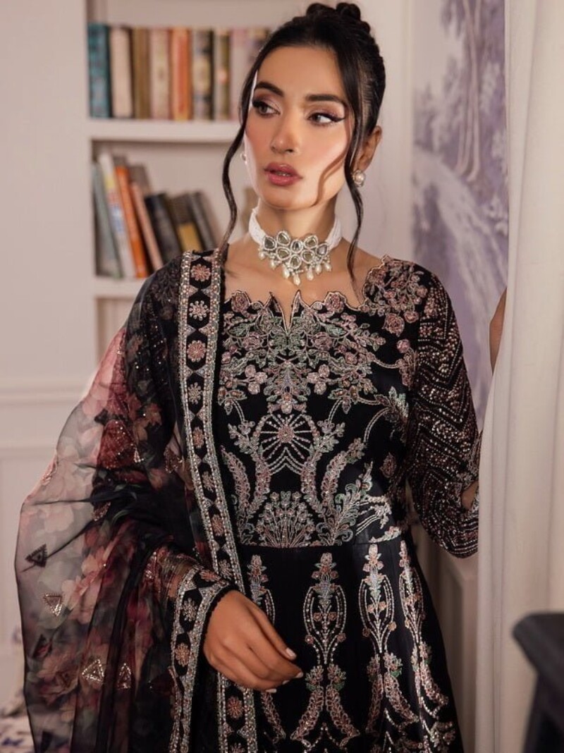 Iznik Chinon Cc-32 Kiah Embroidered Chiffon 3pc Suit Collection 2024