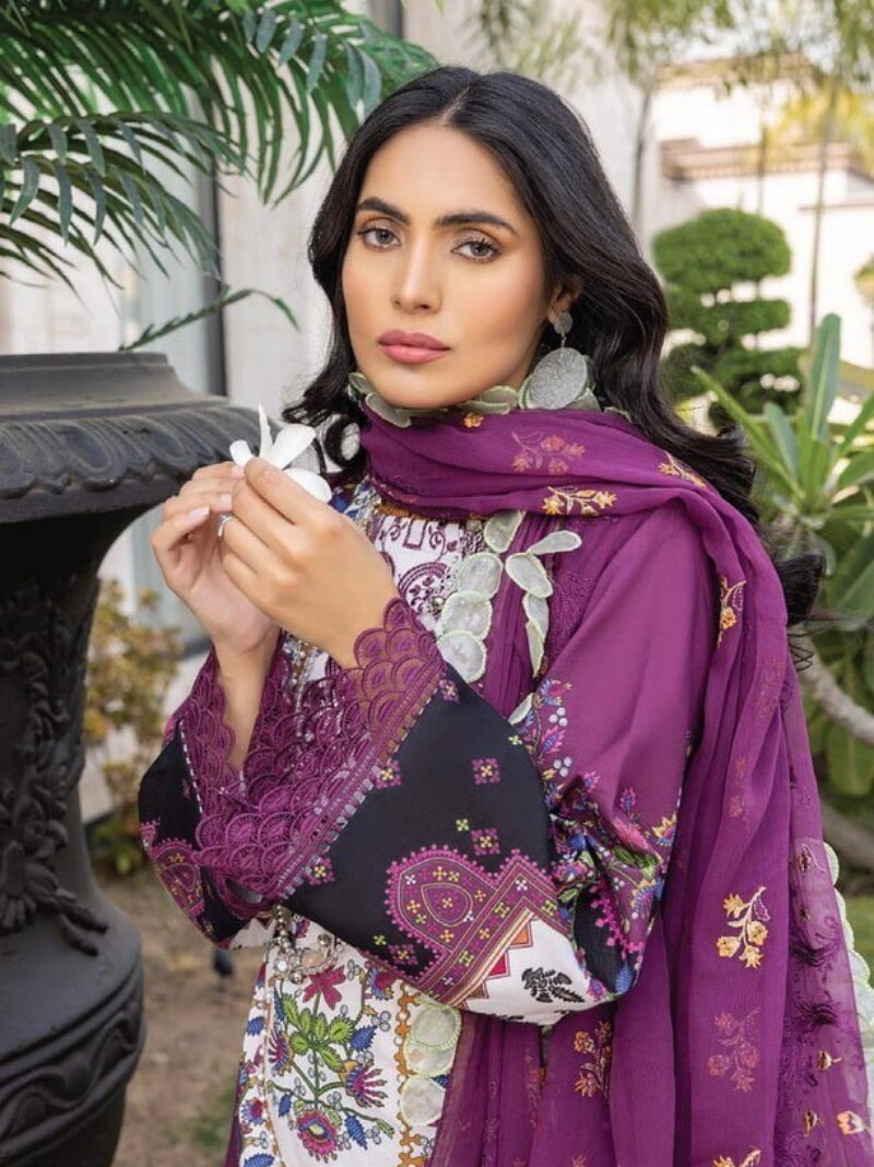 Humdum D-04 Embroidered Lawn 3pc Suit Collection 2024