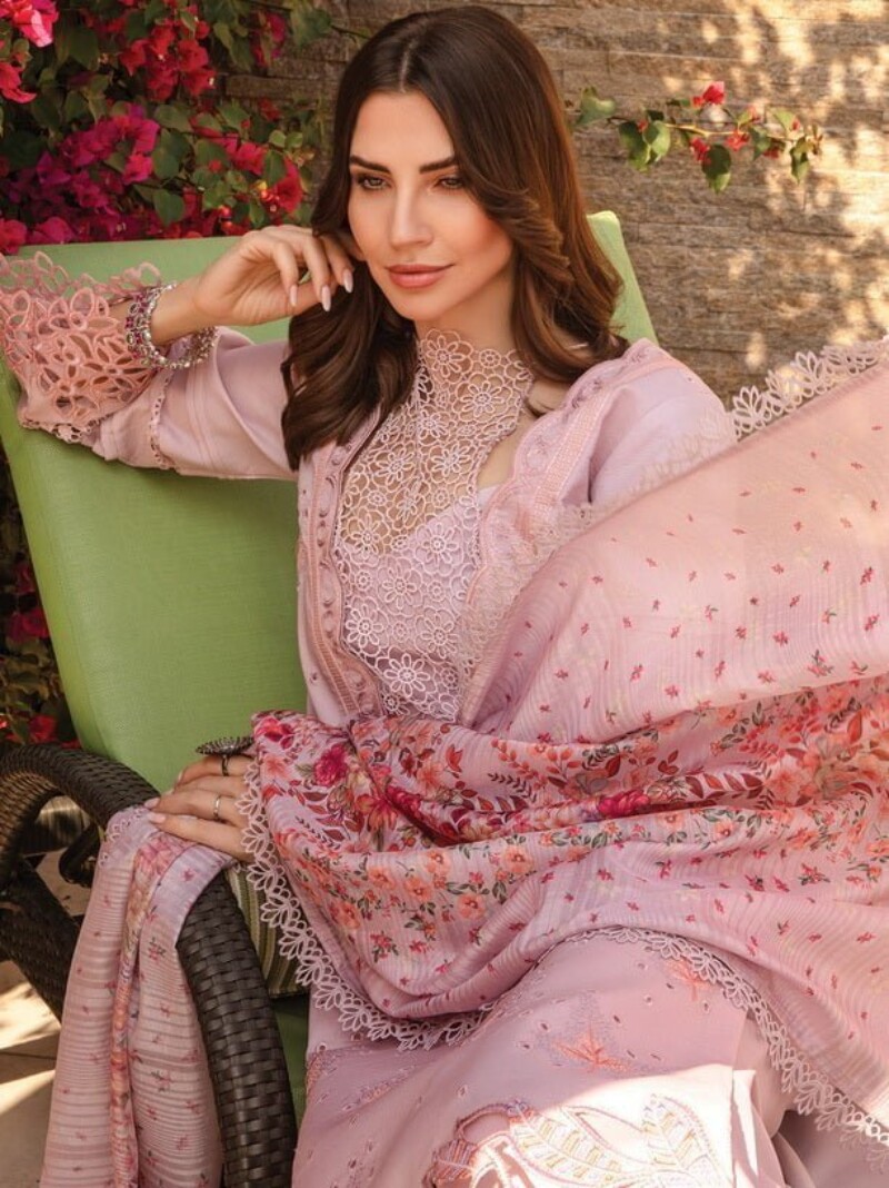 Rang Rasiya D-05 Zinnia Carnation Embroidered Lawn 3pc Suit Collection 2024