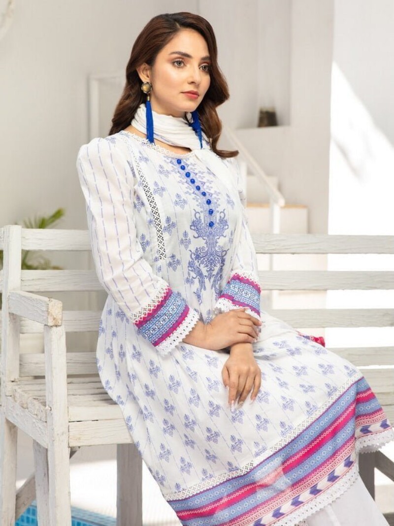 Al Kareem D-2556 Digital Printed Lawn 3pc Suit Collection 2024