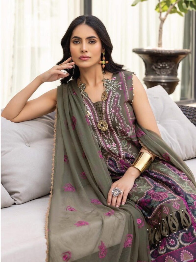 Humdum D-07 Embroidered Lawn 3pc Suit Collection 2024