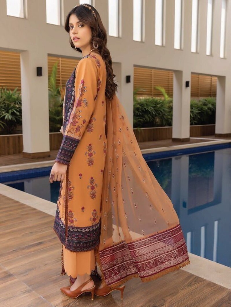 Humdum D-10 Embroidered Lawn 3pc Suit Collection 2024