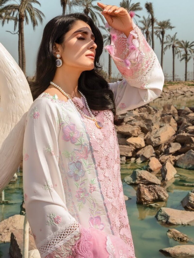 Rang Rasiya D-12 Hoorain Premium Embroidered Lawn 3pc Suit Collection 2024