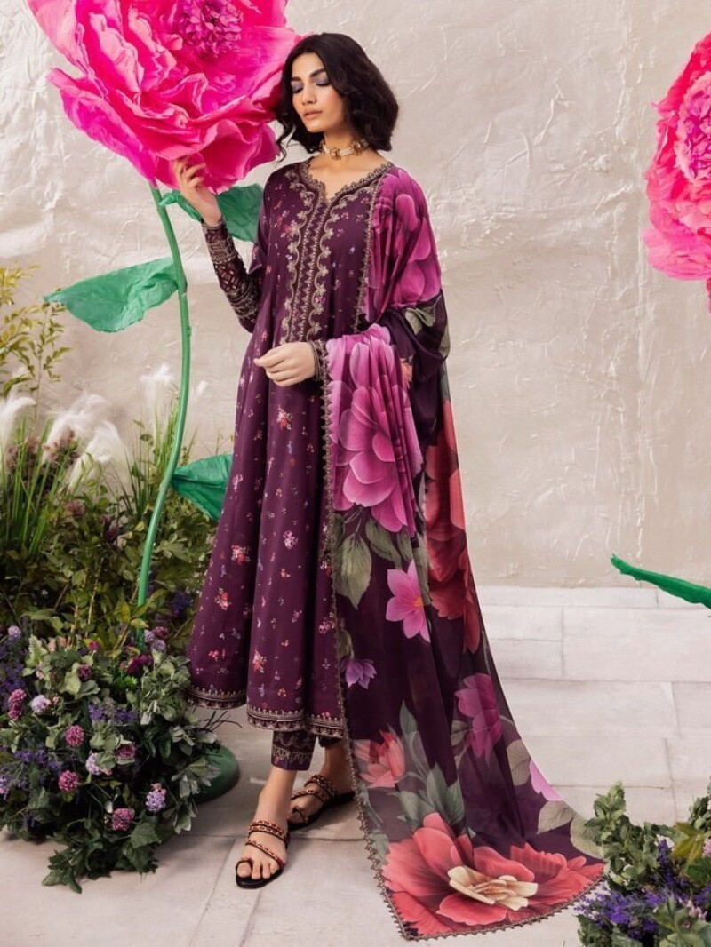 Iznik Dahlia Dl-06 Tranquil Embroidered Luxury Lawn 3pc Suit Collection 2024