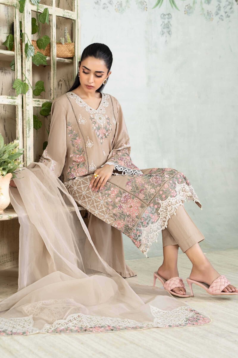 Maria B 3 Piece Embroidered Lawn Suit Dw-Ea24-33 Casuals