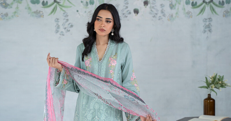 Maria B 3 Piece Embroidered Lawn Suit Dw-Ea24-16 Casuals