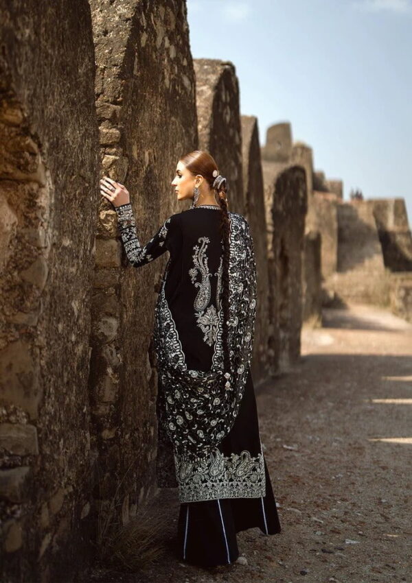 Aik Atelier Pal24 08 Pardes Lawn Collection