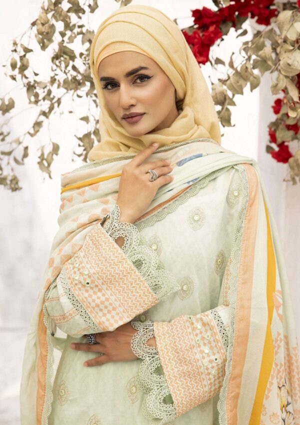 Sapphire Dgs24 04 Dua Gul E Zarki Lawn Collection 2024