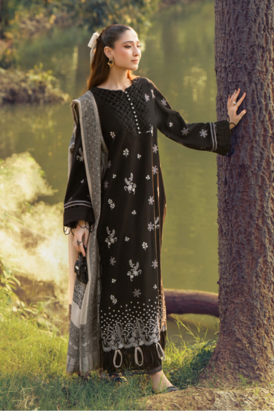 Humdum D-05 Onora Embroidered Khaddar Collection