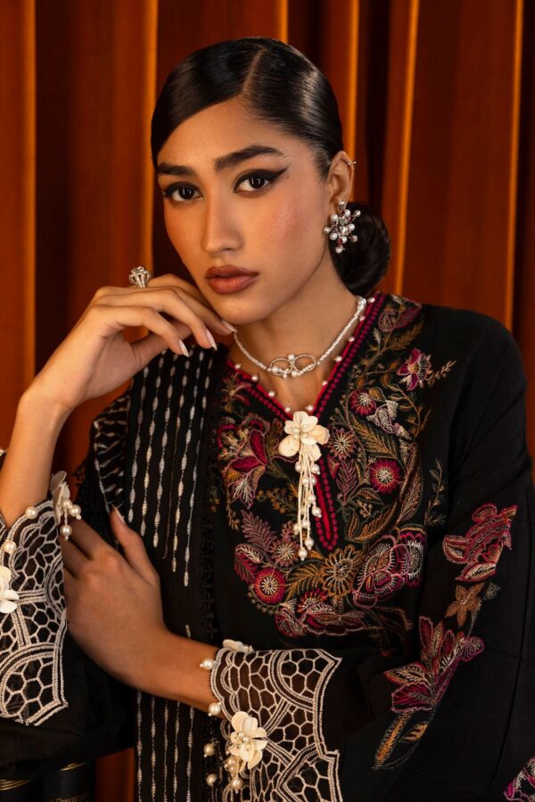 Sana Safinaz D-09B Muzlin Embroidered Slub Collection