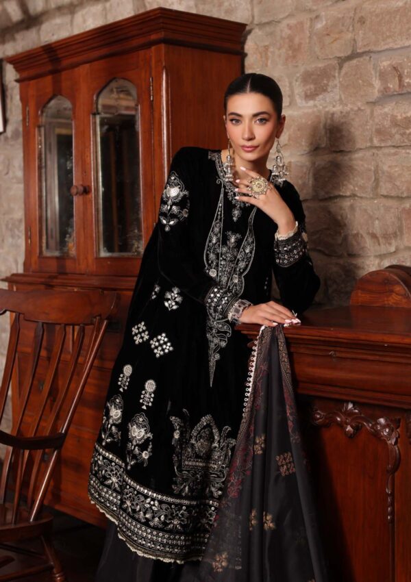 Noor Saadia Asad Suzaanikari Nsk 12 Winter Collection