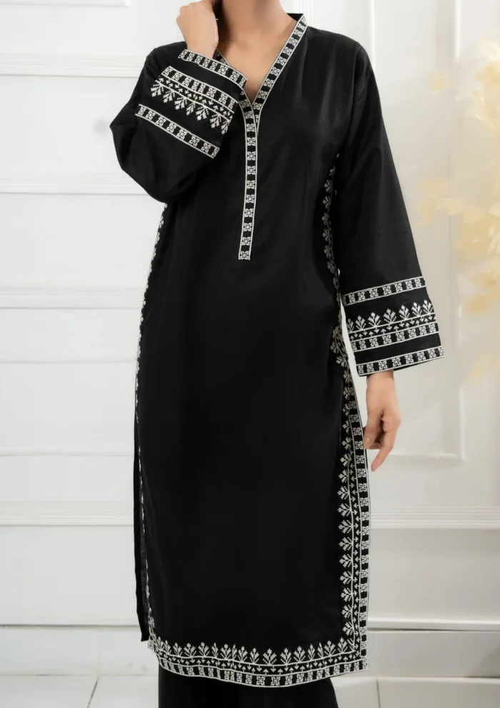 2 Pcs TPDA 253 Edit 25 Luxury Lawn Collection - Image 2