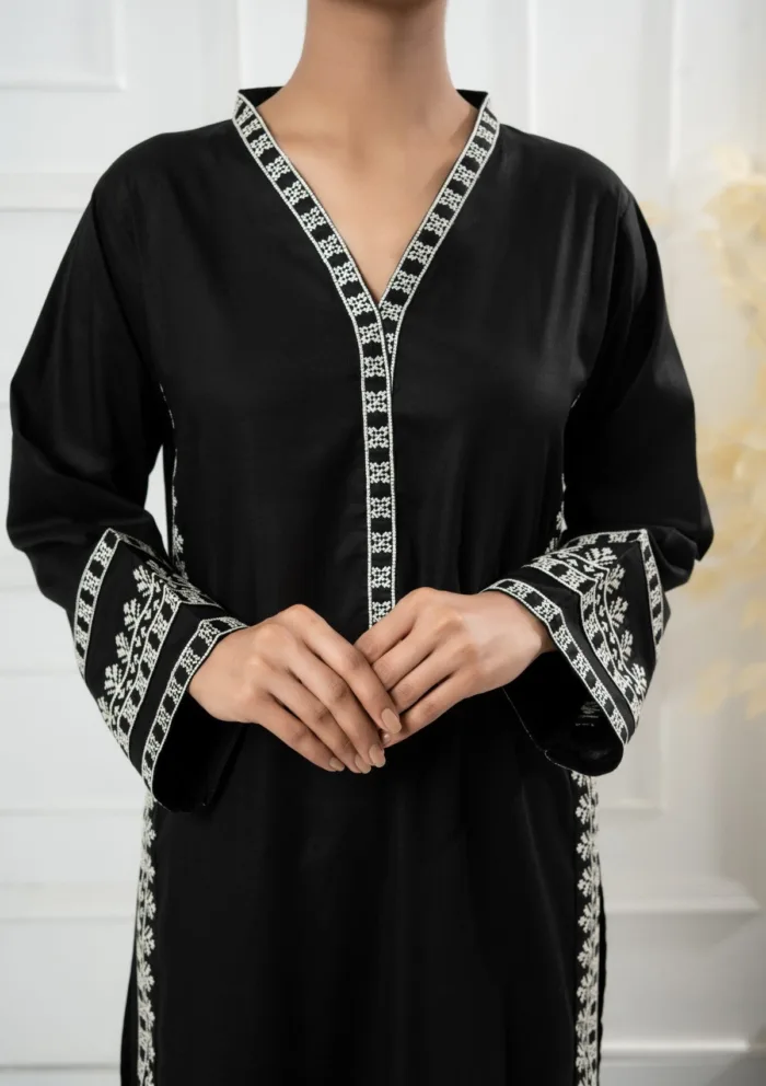 2 Pcs TPDA 253 Edit 25 Luxury Lawn Collection - Image 4