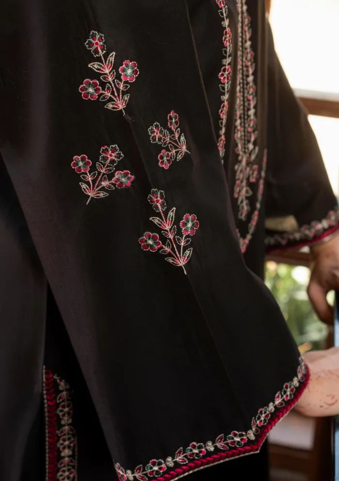 2 Pcs TPDA 621 Edit 25 Luxury Lawn Collection - Image 4