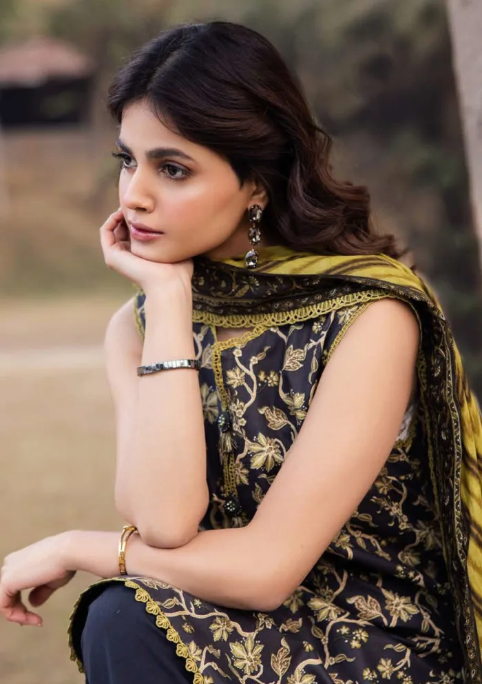 Asim Jofa Vol 05 AJUBJ 26 Essential 25 Luxury Lawn Collection - Image 2