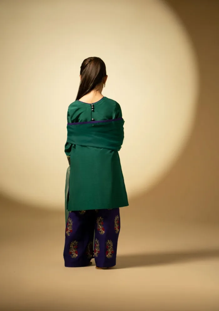 Fozia Khalid Emerald Craftsmanship D 01 Silk Edit Luxury Lawn Collection - Image 18