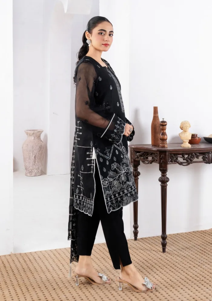 Fozia Khalid FRM25 06 Lail Rang Mahal Eid Festive Luxury Lawn Collection - Image 3