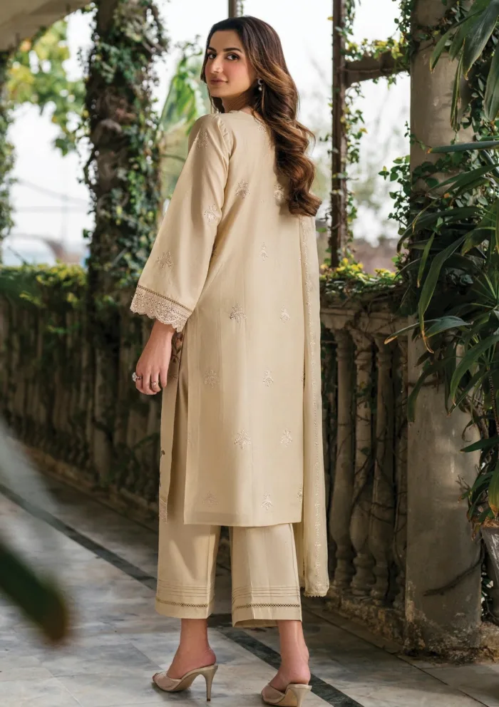 Garnet Clothing Baroque Zahra 25 Luxury Lawn Collection - Image 2