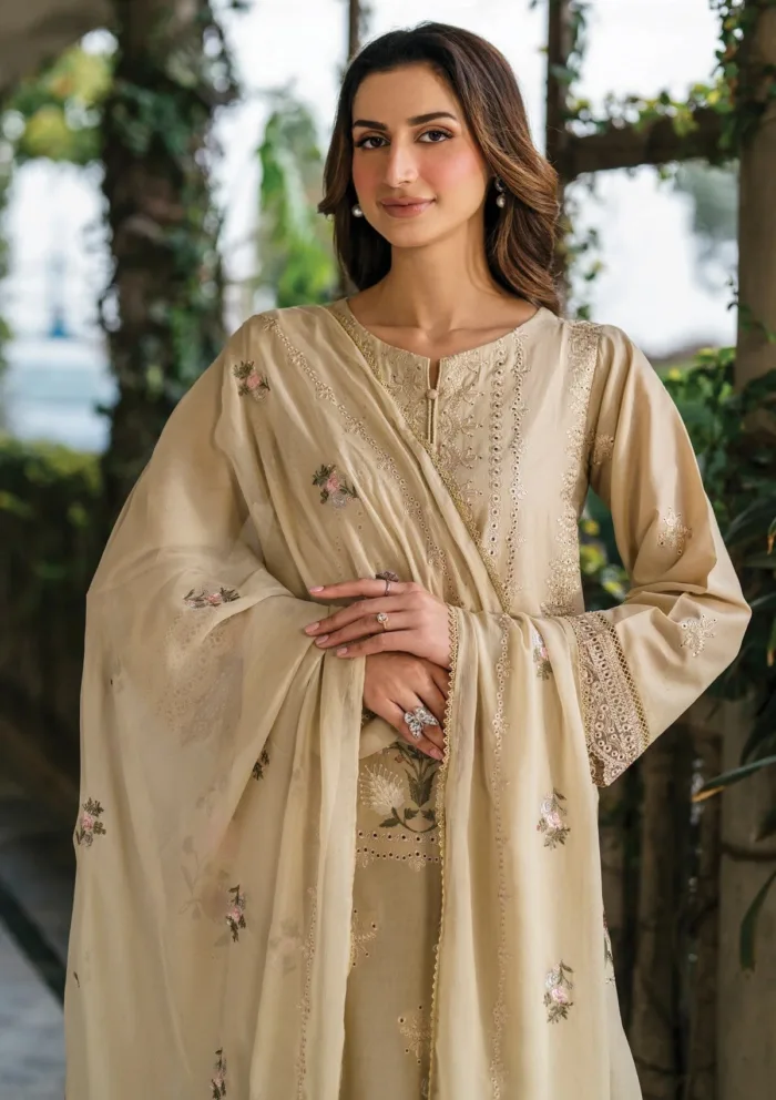 Garnet Clothing Baroque Zahra 25 Luxury Lawn Collection - Image 3