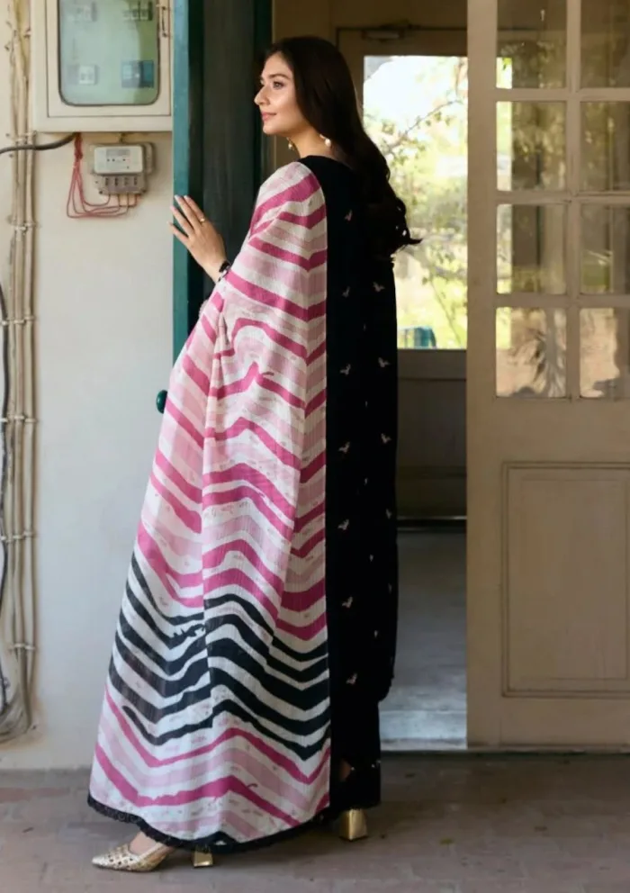 MM Manara VF 03 LAILA Vintage Flora 25 Luxury Lawn Collection - Image 2