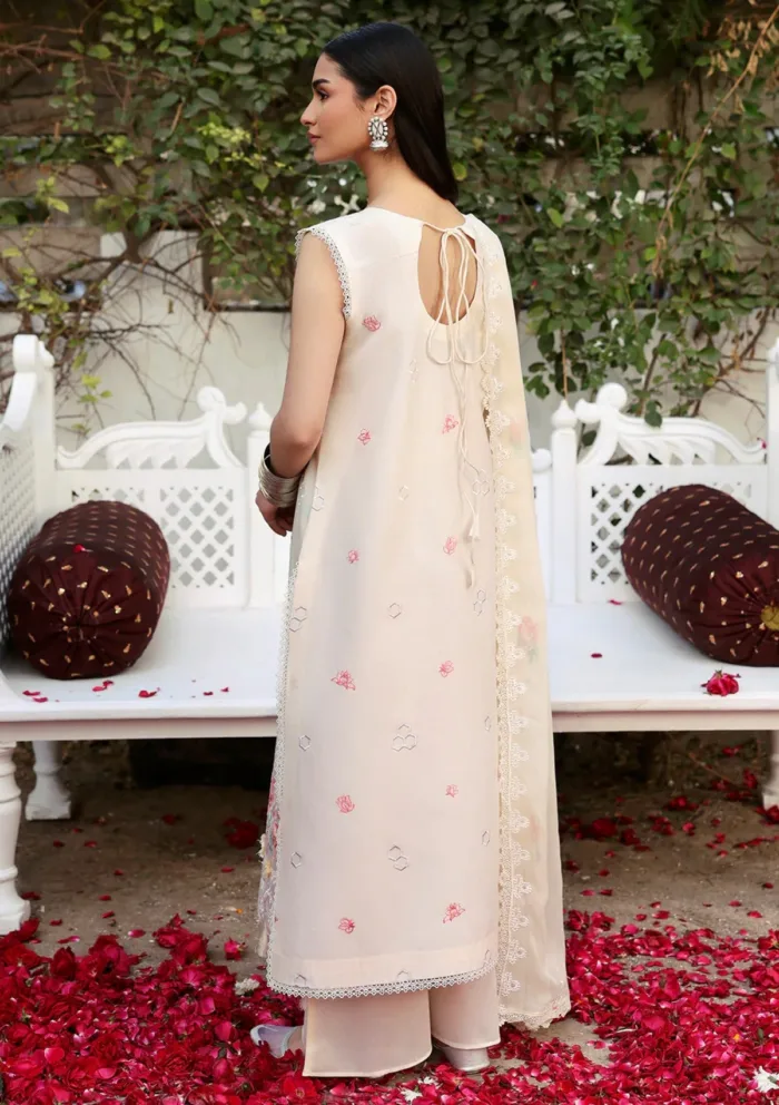 Mahnur MA25 10 Mahenur Aangan Luxury Lawn Collection - Image 3