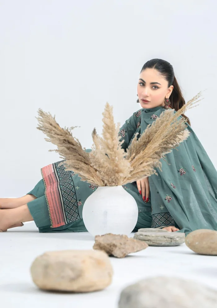 Mashah MDN25 08 Dur-e-Nayab Luxury Lawn Collection - Image 4