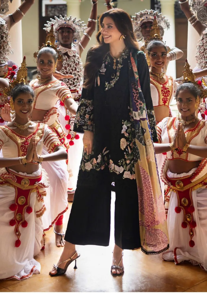 Mushq MM 16 Dazzling Glimmer Manaram Luxury 25 Lawn Collection - Image 3