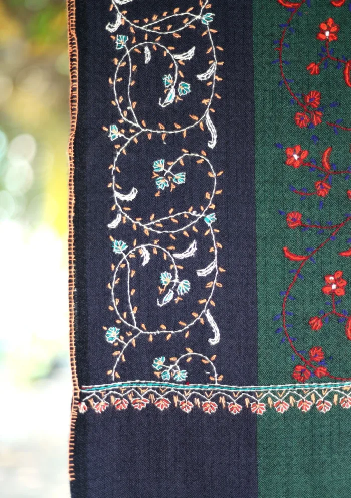 Pashmina Kaani Work Shawl D 05 Luxury Lawn Collection - Image 2