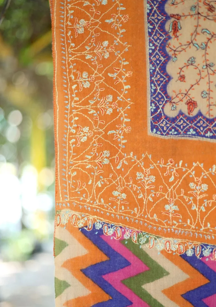Pashmina Kaani Work Shawl D 06 Luxury Lawn Collection - Image 2