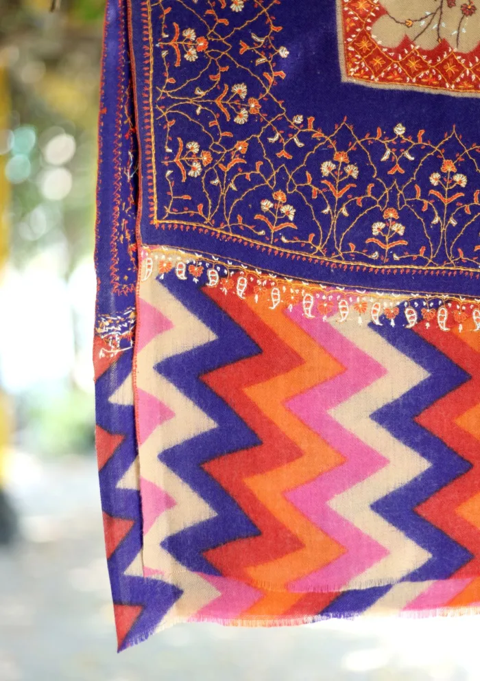 Pashmina Kaani Work Shawl D 09 Luxury Lawn Collection - Image 2