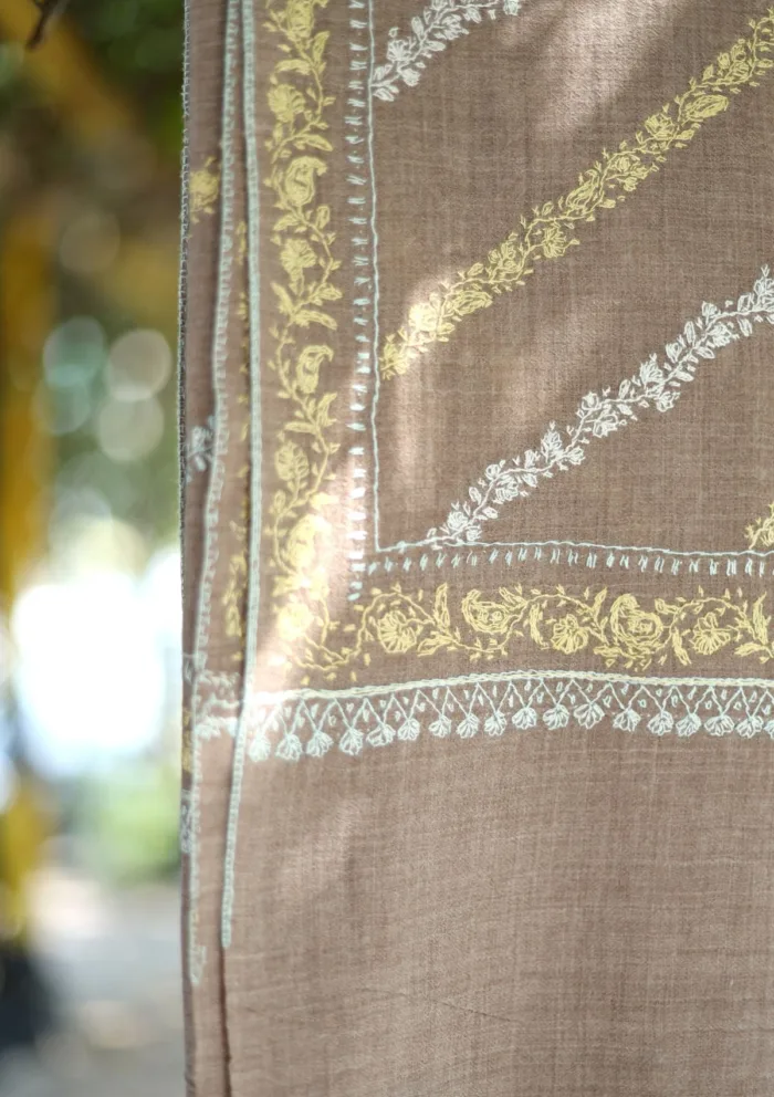 Pashmina Kashmiri Jaldar Shawl D 30 Luxury Lawn Collection - Image 2