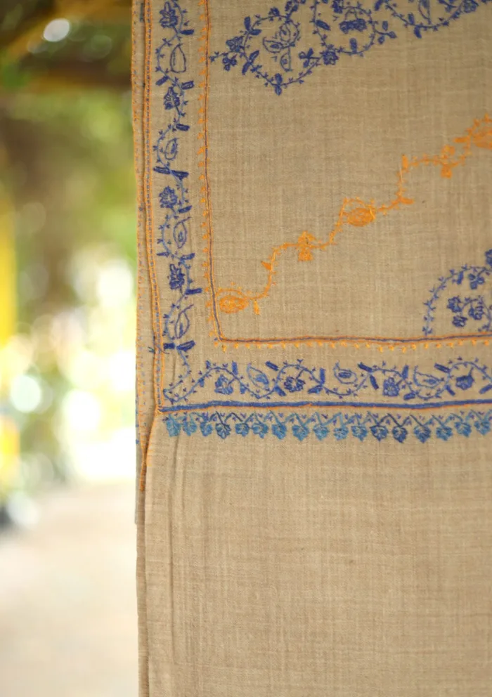 Pashmina Kashmiri Jaldar Shawl D 35 Luxury Lawn Collection - Image 2