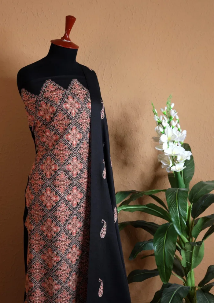 Riwaj Volume II D 01 D Pashmina Embroidered Suit Luxury Lawn Collection - Image 2