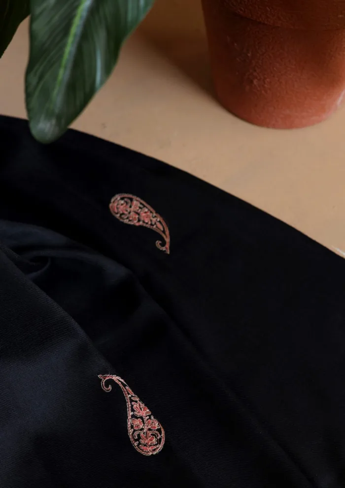Riwaj Volume II D 01 D Pashmina Embroidered Suit Luxury Lawn Collection - Image 3