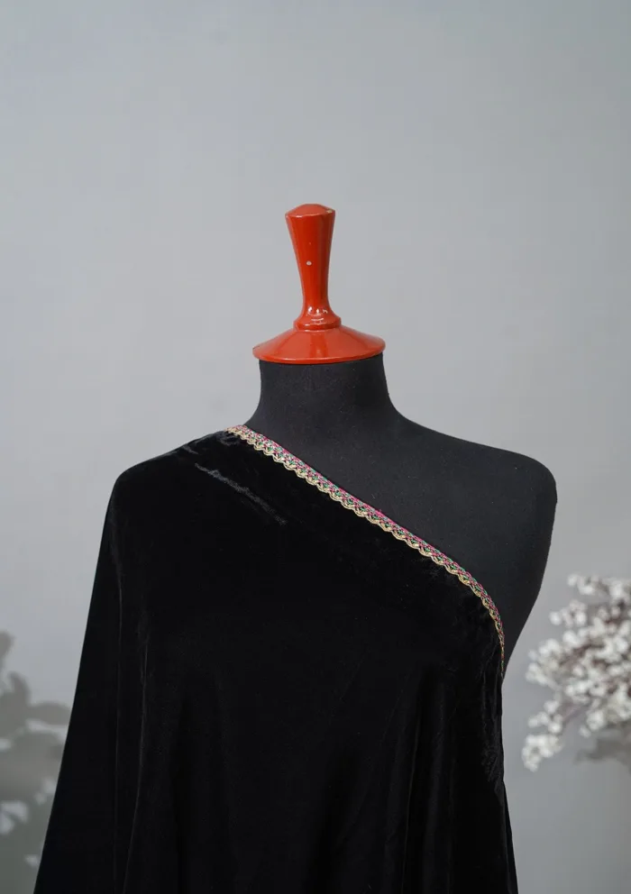 Sadias Collection D 05 Velvet Shawl Luxury Lawn Collection - Image 2