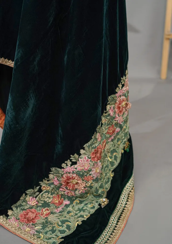 Sadias Collection D 10 Velvet Shawl Luxury Lawn Collection - Image 3
