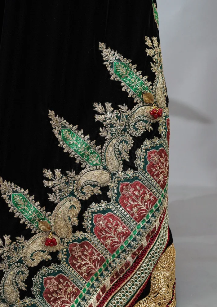 Sadias Collection D 16 Chiffon Shawl Luxury Lawn Collection - Image 3