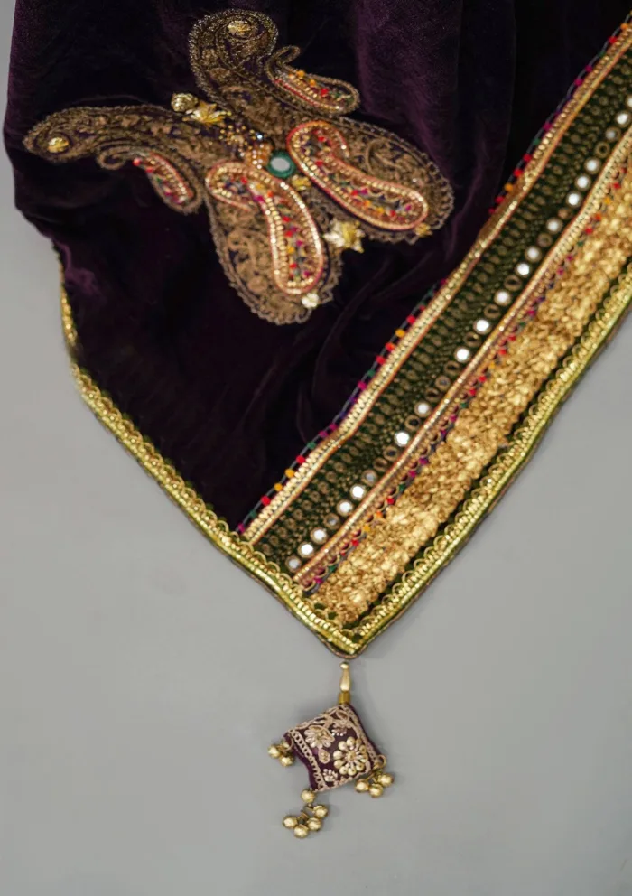 Sadias Collection D 22 Velvet Shawl Luxury Lawn Collection - Image 3